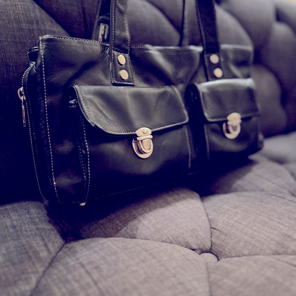 Beautiful Perlina black leather shoulder bag.